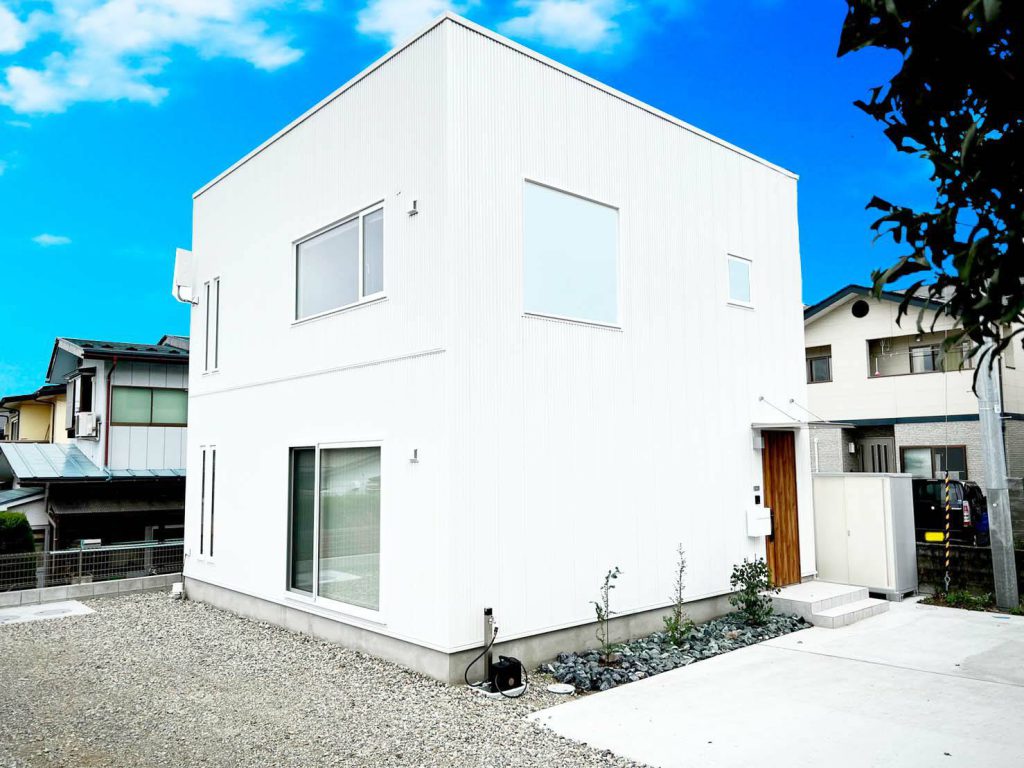 変わっていくライフスタイルや流行、自分達の好みでアレンジできるシンプルな家